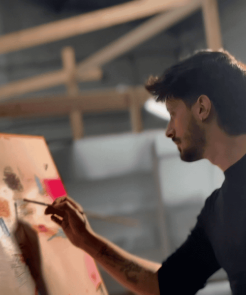 Manel Alcam-Foto proceso-pintando obra