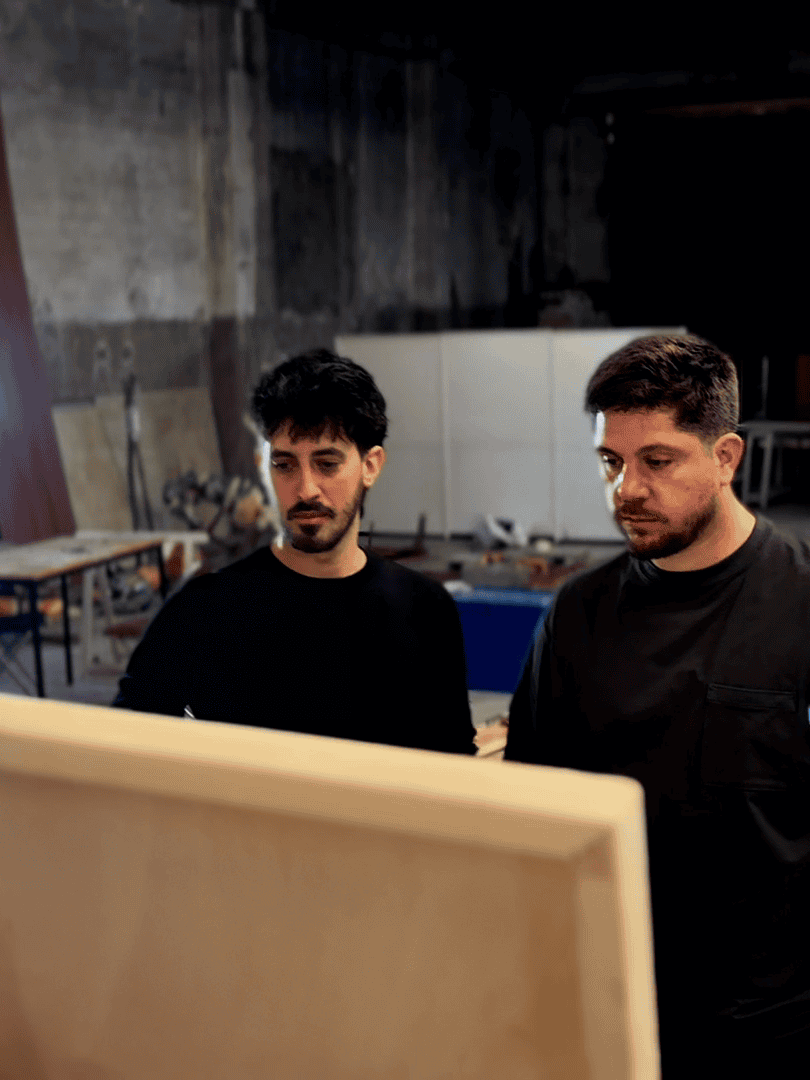 Manel-Foto proceso-mirando obra desde arriba